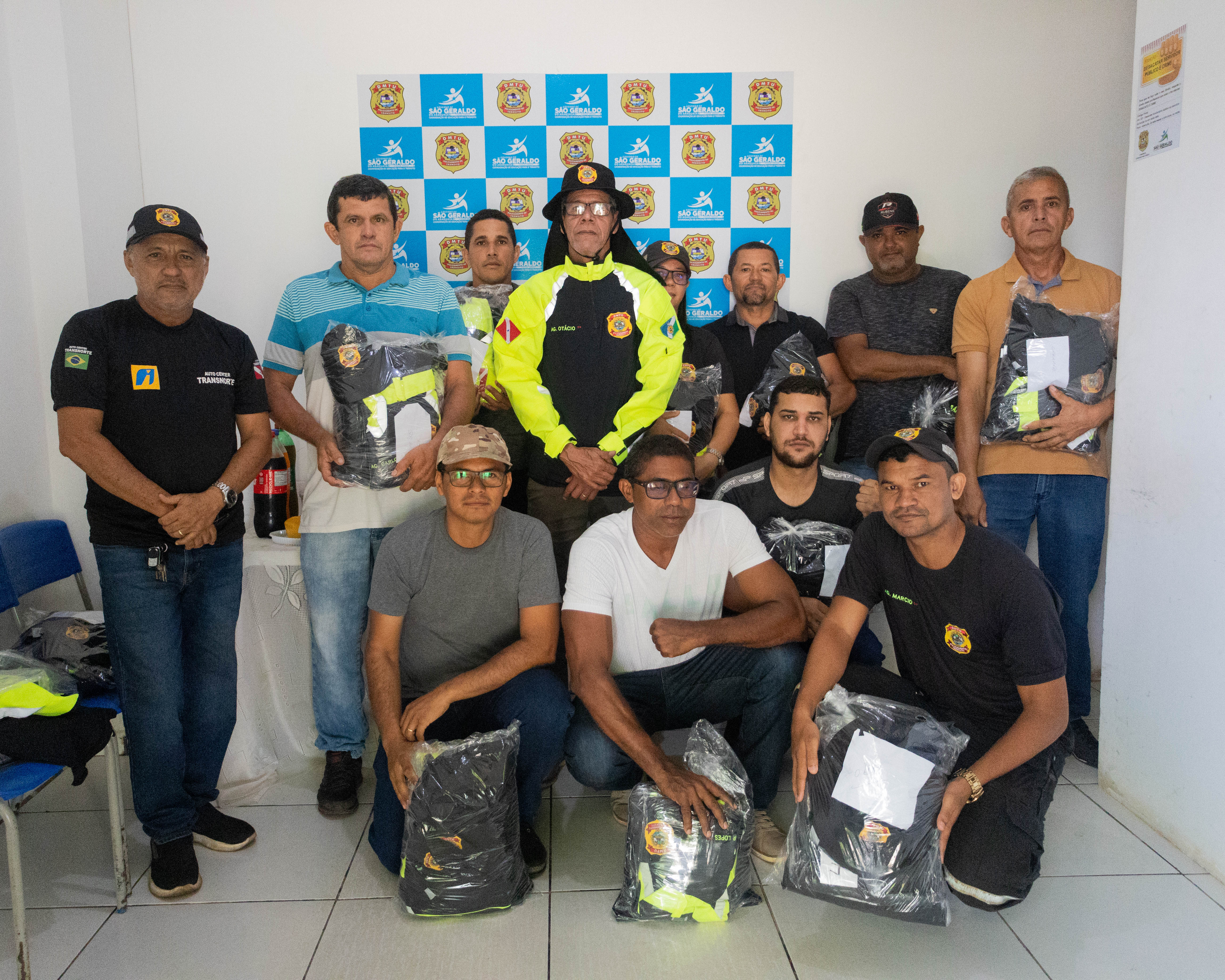 Entrega de novos uniformes reforça atuação dos agentes do DMTU.
