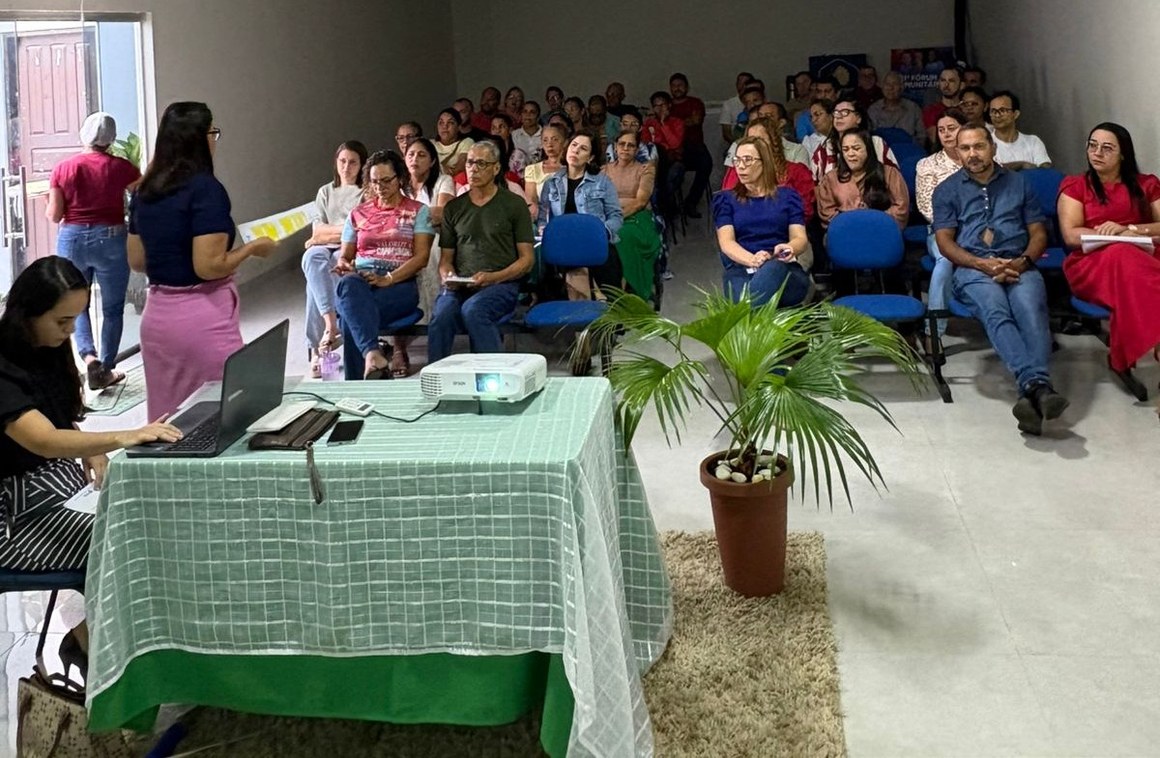 Servidores da Educação participam de palestra sobre Código de Ética em São Geraldo do Araguaia-PA